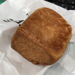 トリュフベーカリー - 小さい四角形のクリームパンです