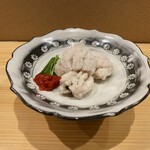 炭火割烹 麻布龍土町 - 季節のおすすめ　鱧湯引き　1200円
