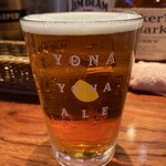 麦酒酒場 なかなか - ヨナヨナのグラスに伊勢角屋のペールエール　ハーフ