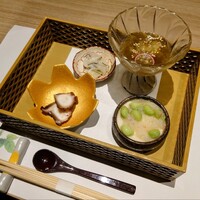 蟹たくみ - 前菜（水雲、金糸瓜/自家製豆腐、枝豆餡/蛸柔らか煮/太刀魚の芽ねぎ和え）