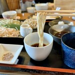 つくも - 三色そば(普通のおそば、紅花切りそば、季節のおそば)