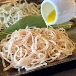 つくも - 三色そば(普通のおそば、紅花切りそば、季節のおそば)