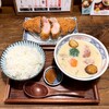 汁食堂 - 名物の『シチュー定食＋ロースカツ付（税込1,300円）』