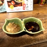 汁食堂 - おろしポン酢とソース2種類あるのは嬉しい☺️