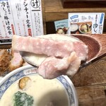 汁食堂 - 厚切りの栗豚ベーコンは独特の甘みがあり、風味豊かで美味しい‼️