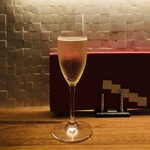 麹町ビストロ 階段の途中 - シャンパン