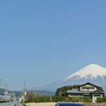 SIMPSON cafe - 店の登りには富士山が。この道が富士山富士宮口に続く『登山道』