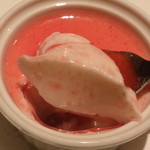 ル・レガル・トワ - ブラマンジェ　木苺ソース；アップ