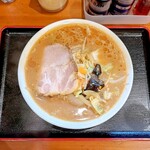 六綵亭 - みそラーメン＋チャーシュー1枚 900円
