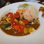 湖亭 - キノコとほうれん草のカレー。