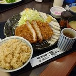 Tonkatsufujiyoshitsu - 満腹ロースランチ(タケノコご飯、豚汁)