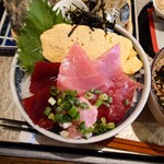 キッチン トット - ◯鉄火丼
      ほんのり甘み感のあるだし巻き玉子
      大将さんによると『天然のミナミマグロ』との話