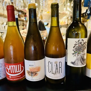 ナチュラルやクラシックのグラスワインが常時９種〜10種！