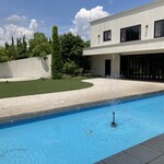 シャトー　ラ・パルム・ドール - お店へのエントランス