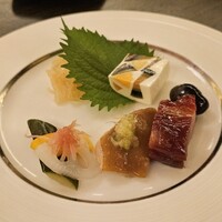 中国料理 彩龍 - 焼き物入り前菜盛り合わせ