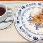 TAVERNAMANO - 追加のデザート桃のタルト、紅茶