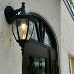 トラットリア チェーロ - 街灯と扉