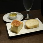 トラットリア チェーロ - ②バゲットとじゃがいものフォカッチャ