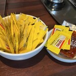 焼肉食道 大勝 - 何も言わなくても　ど〜ぞ〜と　大量にんにくを出してくれるのが　嬉しい‼️