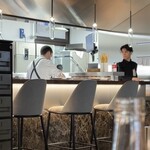 Ristorante SCAT_TO - フロア係(女性)と厨房との連携が良い