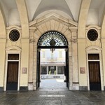 Ristorante SCAT_TO - このPalazzoの右側に Caffè San Carlo 