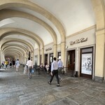 Ristorante SCAT_TO - 柱廊側に開いた店