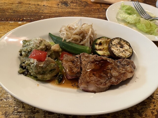 A simple, satisfying steak lunch plated up at a restaurant, a welcome reward after a long night of vice and cheats