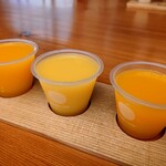 伊織 - 令和6年7月 営業時間(10:00〜19:00)
お好きなみかんジュース3品種 税込770円
不知火、伊予柑、温州