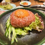 焼肉 静龍苑 - ユッケ