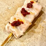 焼鳥 せきね - 最近マイブームの生七味を乗せた笹身です　淡白な旨味と強い旨味の相乗効果