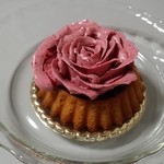 川東菓子店 - ３月限定のリリー（420円）昭和世代には懐かしいバタークリームを使っていますが、むつこさはない絶妙な味付けです