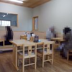 中華そば 弥太郎 - 弥太郎　テーブル席・奥が小上がり席