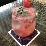 ストロベリーカフェ ルアナ - ストロベリーソーダ