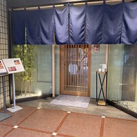 鮨 清松 - 玄関は落ち着いた佇まい