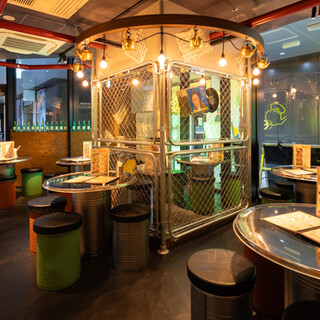 "リトル韓国"気分を楽しめる、屋台風の明るい大衆居酒屋◎