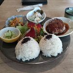 農楽里 - A. ふわふわハンバーグ デミグラスソースのプレート 1,400円 ♪