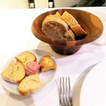 Elche - お通し的なパン