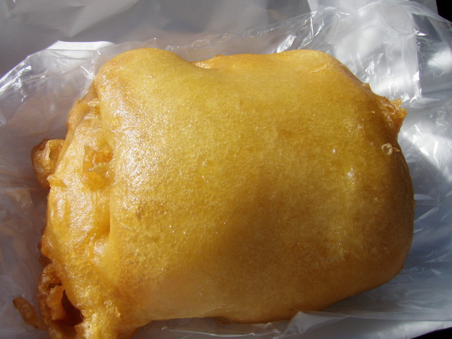 『知立名物の大あんまき。今日は初めて見た｢天ぷらあんまき｣を頂きました。』by まなちん : 藤田屋 本店 - 三河知立/和菓子 [食べログ]