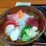 魚酒場ピン - 海鮮丼  980円