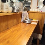 調布牛タンいろ葉 - カウンター席