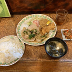 居酒屋レストラン サングッド - 豚ロース肉の和風ソテー、アジ•帆立貝柱フライ盛り合わせ　850円