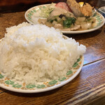 居酒屋レストラン サングッド - ご飯普通盛り　普通盛りなのに盛りが良すぎる