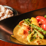 日々輝 - 15種類の季節の野菜とバージンココナッツオイルで作ったオリジナルBARカレー