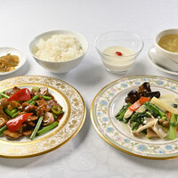 牛肉のオイスターソース炒め・野菜の塩味炒め