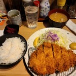 とんかつ目黒こがね - セット全景