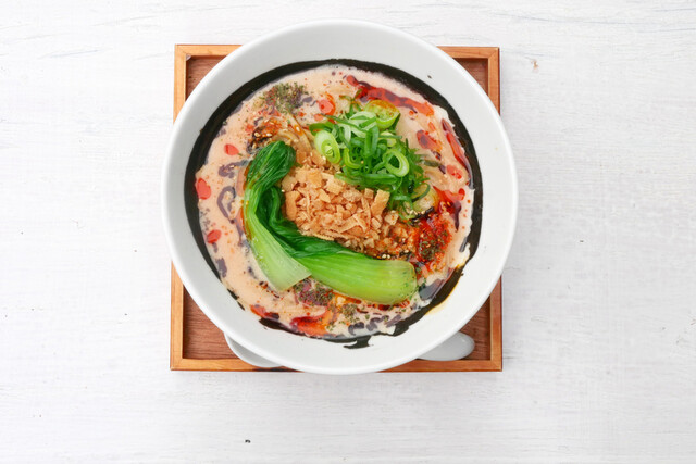 MOON & BACK Ramen Bar & Branch Cafe