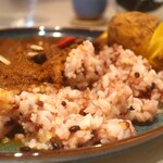 熟成スパイス薬膳カレーと生プリンの店 ８こまち。 - 雑穀米