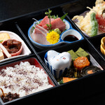 江戸懐石 若福 - 個室メニュー：彩り箱膳