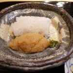 富小路 やま岸 - 淡路の鱧の焼き霜、土佐酢梅おろし、