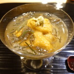 富小路 やま岸 - 天草の雲丹と潤菜の冷やしかゆ